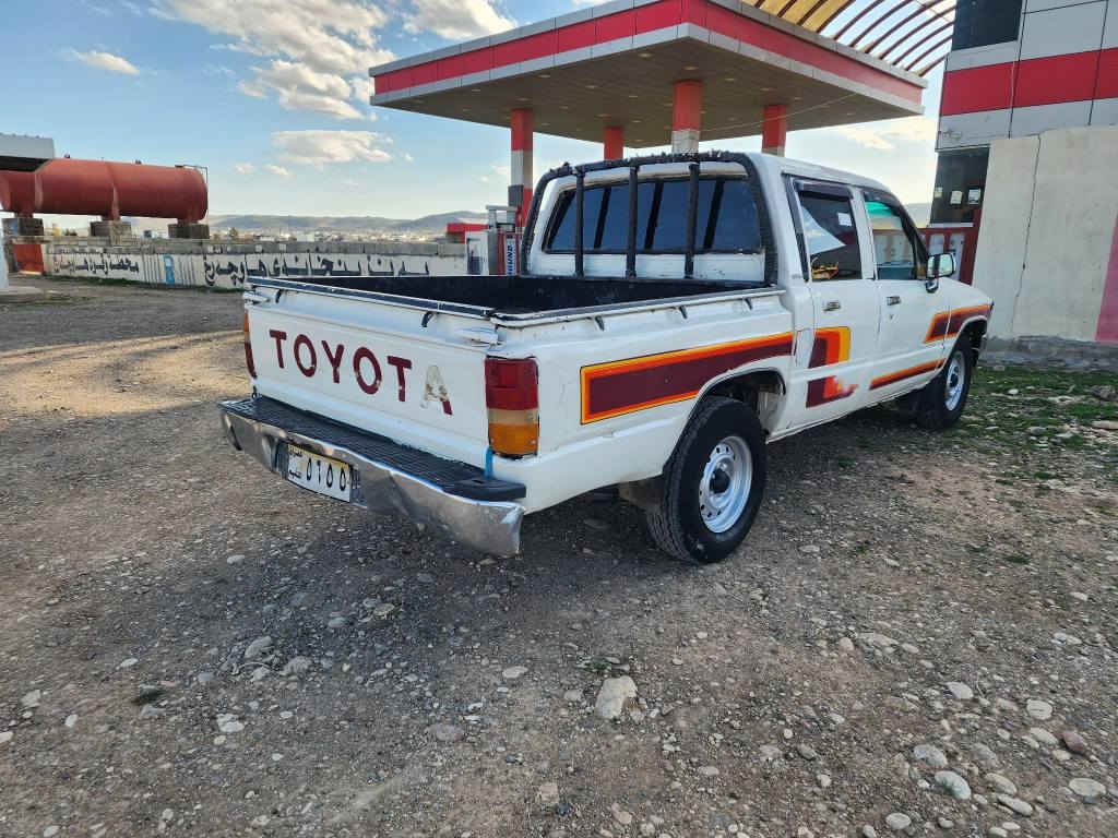 تویتا یابانی ئەسلی مۆدیل 1988ئاڕمی پلاستی هەولێر گێڕومەکینەو ئەکسل بەشەرت پێش و پشتی کەپسە ناوەگاعی گەرمی کارەبای مەزبوت چوار تایەی تازەیە لەڕەسمەکان جوانترە سعری26گەڵاو تۆزێک مەجال ژ.م (***********) (***********) شوێن تەق تەق😍 كويسينجاك, أربيل
