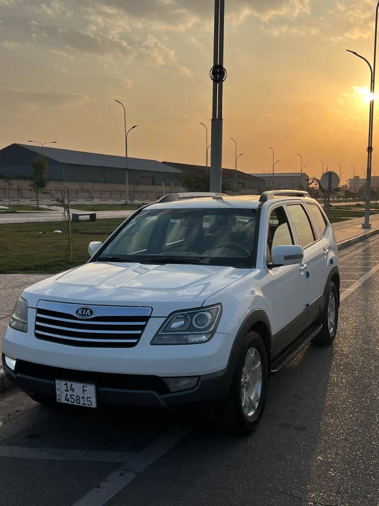 السلام عليكم ورحمة الله وبركاته اخوان سيارة كيا موهافي موديل ١٣خليجي مكفولة من الضربة والصيغ والتبديل  محرك بلاد ما مفتوح تخم تاير جديد نص فول السيارة فتحة بالسقف كشن السائق كهرباء مري شفط حساس خلفي تبريد ثلاثة قطع  كهربائيات كلهة شغالة السيارة جاهزة ومرتبة ونظيفة للبيع او المراوس بسيارة صالون مكان السيارة بالبصرة للإستفسار الاتصال على الرقم *********** البصرة, العراق
