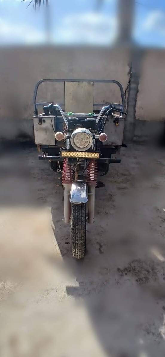 سلام عليكم ستوته صقر مديل ١٧ أوراق اصليه  مكفول أوراق ركبه شاصي مكان بعقوبه دياله السعر  ٦٠٠  شراي يتصل ***********
