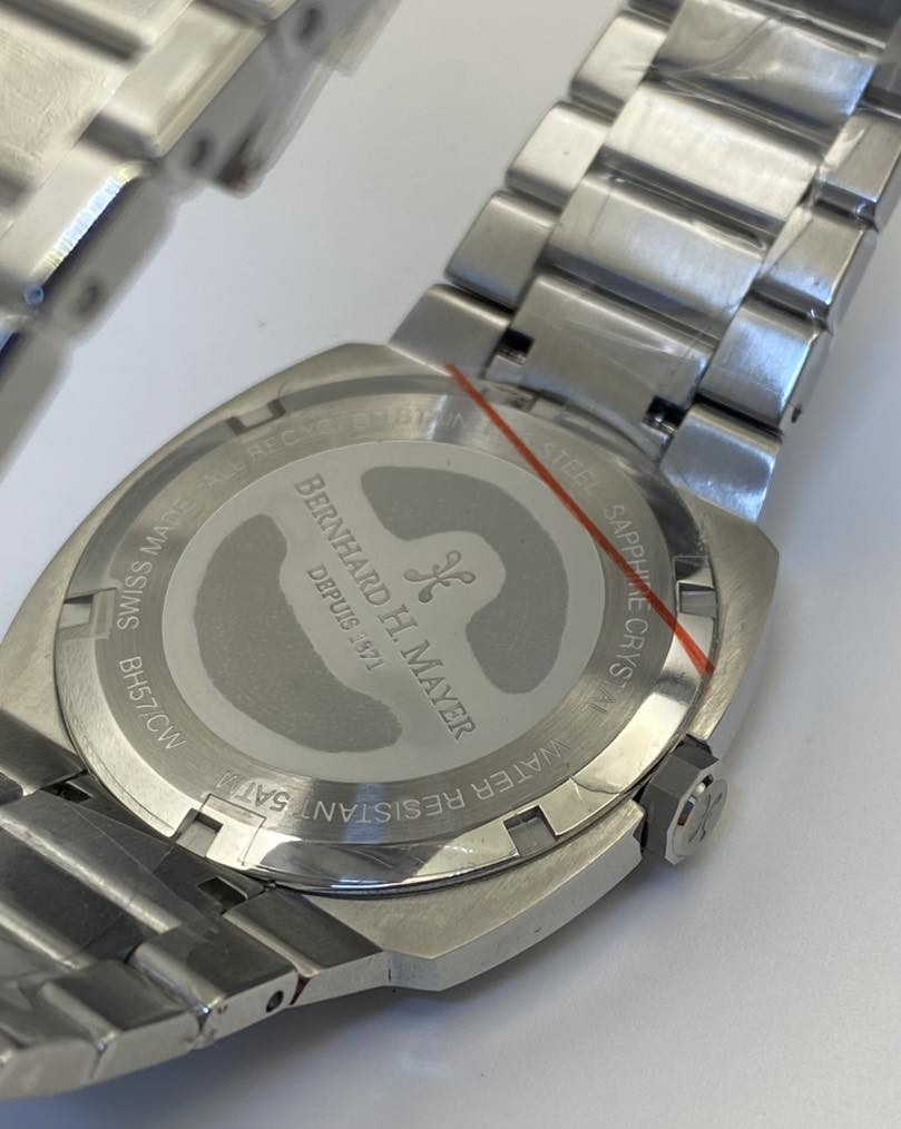 Bernhard H. Mayer OMNI Sky
جديد كُليًا 
كامل المرفقات 
كوارتز 
ابعاد الساعة ٣٦*٣٣
#swiss #swisswatches


**إذا كنت صاحب هذا الإعلان وتريد حذفه لأي سبب، رجاءا أرسل رسالة إلى الدعم الفني**