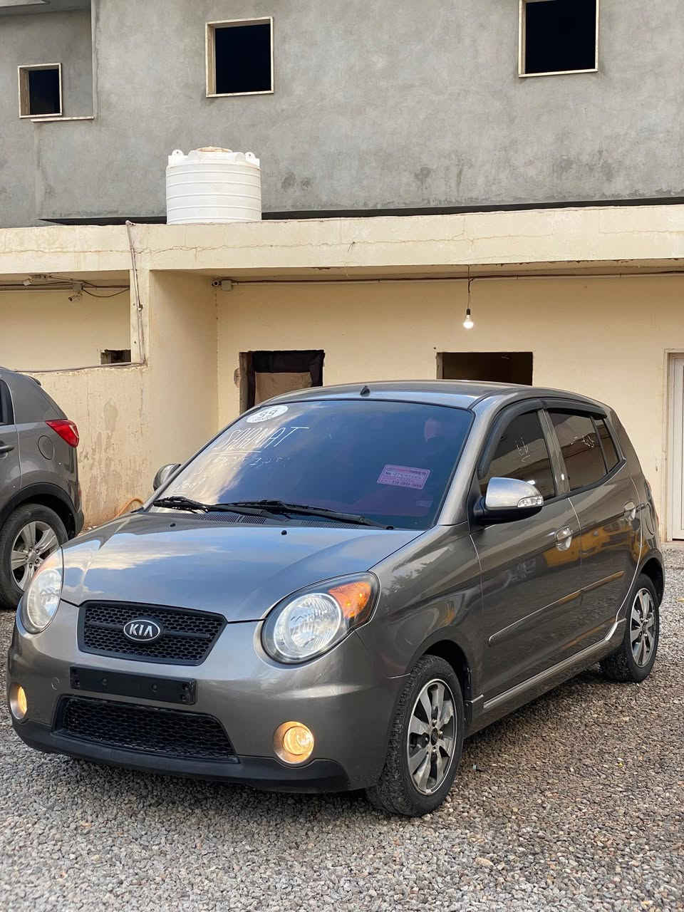 ✨ #معرض_المسار_الصحيح_يقدم_لكم ✨
عرض اليوم وعلى بركة الله ✅ :

• 🔑نوع السيارة: كيا  

• 🏎️ الفئة : بيكانتو 

• 📅 سنة الصنع: 2009

• 📈 المسافة المقطوعة: 70 الف KM

• 🎨 اللون الخارجي : قنتشي

• 🛋️ لون الداخلية : أسود

المواصفات الفنية:

• ⚙️ المحرك: 1.3 🐎 

• 🕹️ ناقل الحركة: اوتوماتك 

• ⛽ نوع الوقود: بنزين 

✨ كماليات السيارة:

• مكيف ديجيتل 

• مرايات كهربائية  

•تسخين في المقاعد 

• مسجل 

•فليتشة في المراية 

• مفتاح كود 

•كراسي جلد  

•سيرية ايطارات جديدة 

• حساسات خلفية 

•ديسكو 16 

الحالة العامة:

• 🛠️ تم الكشف على السيارة ولا وجود لأي اعطال

• الكربون الاصلي وبالكشف والضمانة ✅

• خالية من القص والسوس والحوادث ✅

• أوقات العمل والاتصلات : من 10:30 صباحاً الى 8 مساءً 🕰️

• مكان المعرض : طرابلس طريق الجبس ✅ 

  للتواصل:

• 📍 موقع المعرض على خرائط قوقل  الفرع الاول : https://maps.app.goo.gl/45Z5WPXAGxrwD9Jn8?g_st=ic

• 📞 للاستفسار: 093.119.09.01


**إذا كنت صاحب هذا الإعلان وتريد حذفه لأي سبب، رجاءا أرسل رسالة إلى الدعم الفني**