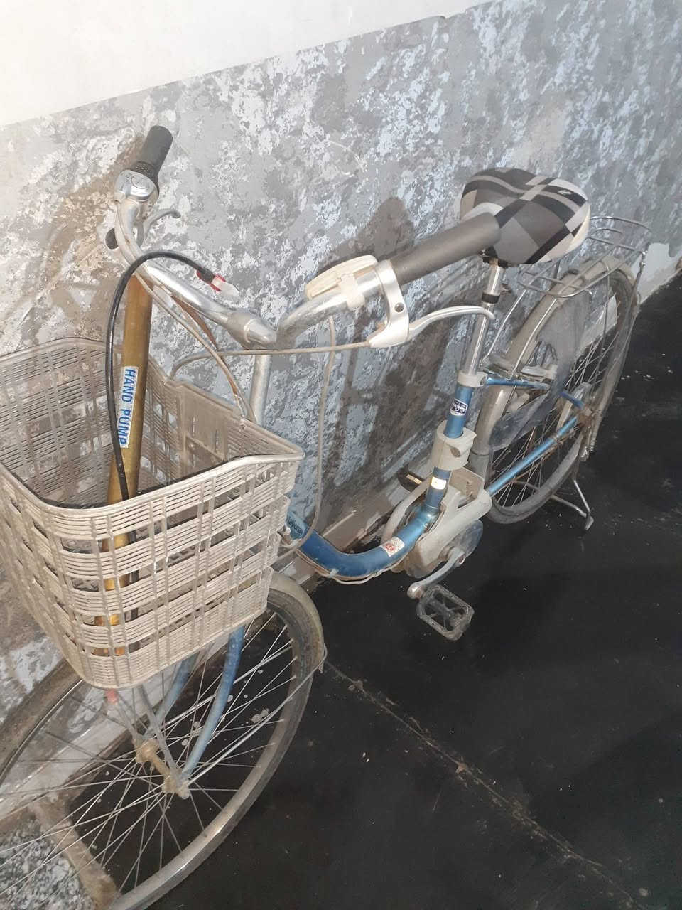 بايسلكل نضافه فول السعر 75 الف وبي مجال الشراي يتصل *********** واتساب
