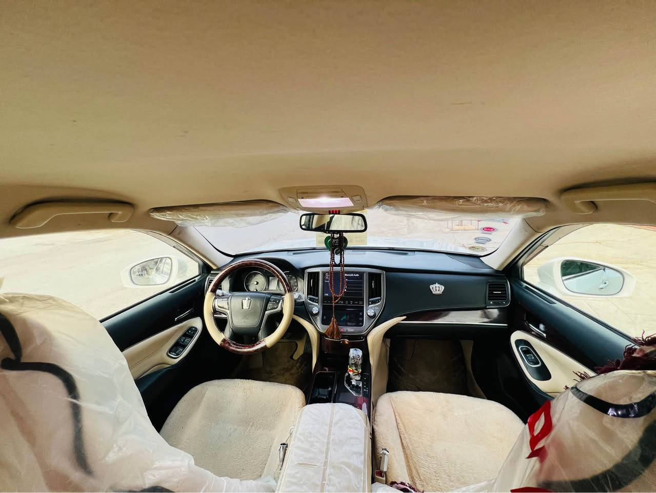 Toyota Crawn model 2016
سەیارەکە  ساخە زۆر لۆکە
چاڵو شوختی نیە
چوار تایەی تازە
دەبڵ ECO یە 
هەمو گیانی لمتدە 
 ٣ ئەوەنەی ناو ڕەسمەکە جوانترە
پەڵەیەک بۆیاخ بە بۆنیدیەوەیەتی 
 یەک ٢٥٠ ی مەسرەفی نیە
ڕۆنی تازە گۆڕاوە
وەسفی ناوی سەیارەکە بیانو بڕە
گەر موشتەری نیت تکایە سەر خۆتو منیش مەیەشینن
 سعری ١٣٠ گەڵایە
ئەوەیش ژمارە تەلەفون
***********
ڤایبەرو وەتس ئەپیشی لەسەرە 
وەسەلام حلبجة, السليمانية
