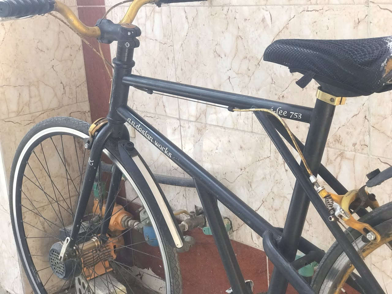 بايسكل سباق تاير رفيع كله فافون ونضيف كلش السعر80وبي مجال
***********واتساب فقط
