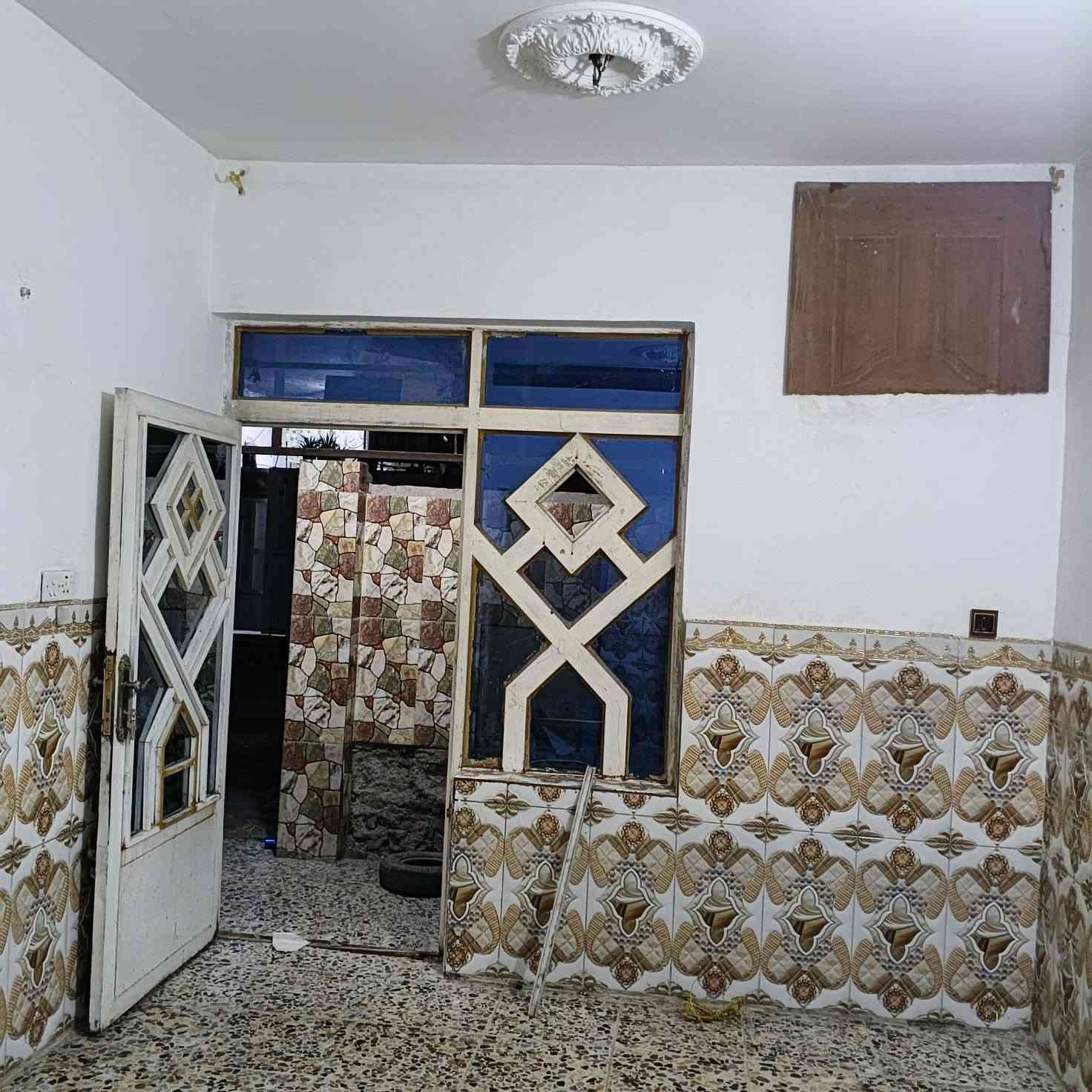 سلام عليكم
بيت ٥٠ متر طابقين
بشارع أفران ضياء
الفرع ابو هادي 
***********

