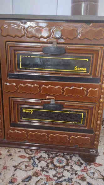 سوبای داری تورکی تازە تازەیە یەک سال بە کار هاتوە بی عیب دوو فرنی هەیە داری گەورە ئەخوات سەتلی هەیە بو بەتال کردنی خولە میشە کەی دەرجەی هەیە بو زیادوکەمی ئاگر چوار بوری لەگەلە بو پەیوندی *********** لە خورماڵە السليمانية
