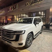 لاندكروزر VX • ٤٠٠٠ • ٣٩ الف