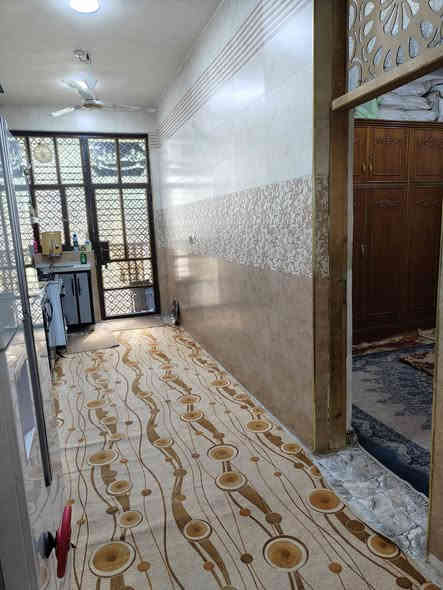 السلام عليكم نصف قطعة امامية للبيع المساحة 80متر الموقع الشعلة قطاع السابع قرب مدرسة البحرين الطابق الطابق الاول استقبال وغرفة نوم ومطبخ وحمام داخلي وخارجي الطابق الثاني غرفتين نوم وحوالي وحمام الطابق الثالث غرفة سندويش وسطح البيت نظيف كلش كما موضح بالصور متوفر واتساب اواتصال ‏‪0773 395 6603‬‏ السعر 130
