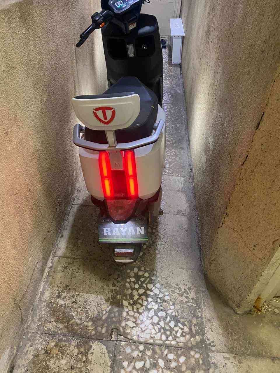 سلام عليكم دراجة شحن ريان سرعة 80فول موصفات بصمة لدات مثبت سرعة واير شحن بلوتوث ***********المكان حرية شارع صحة
