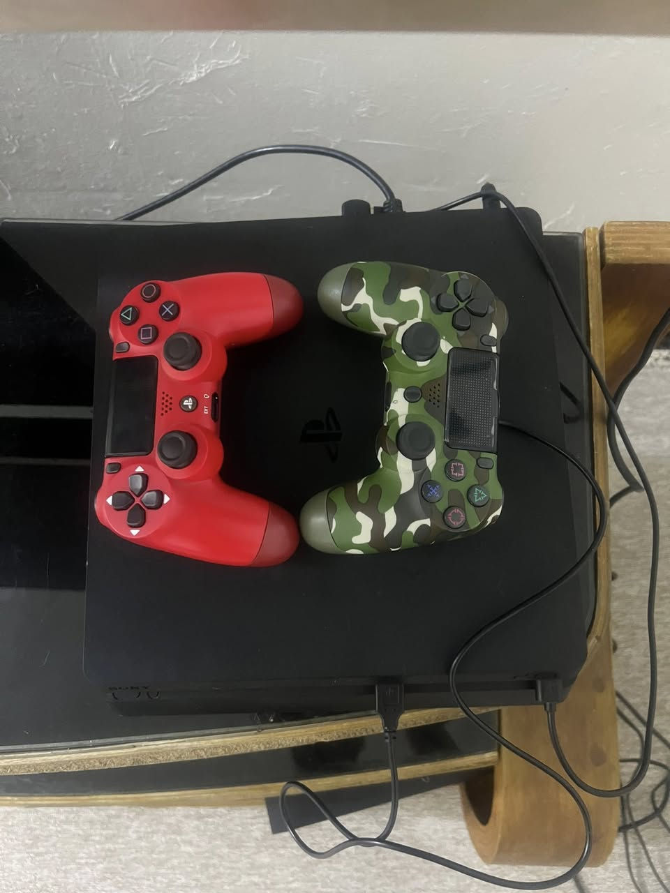 بلي 4سلم مهكر نظام ١١ نص تيرا  لا مصلح ولا مفتوح شرط الفحص ويا جوستكات ثنين وUPS كامل ملحقات والعاب مكاني بغداد الشعله ***********
