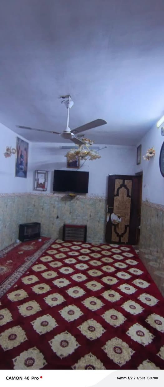 سلام عليكم بيت مساحه 100متر العنوان الحسينيه مصقط شارع الشركه ***********السعر55مليون وبي مجال
