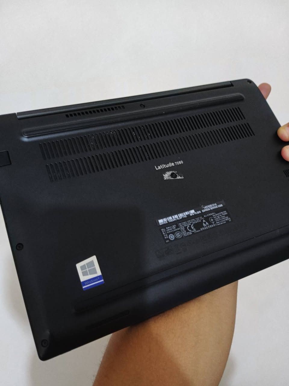 Dell Latitude 7280 السلام عليكم للبيع لابتوب
معالج Intel Core i5 جيل سابع
 رام 8GB m.2
 SSD 256GB سريع
شاشة Full HD واضحة ونقية
 بطارية ممتازة تكمل لحد 6 ساعات استخدام
خفيف وعملي للدراسة والشغل والاستخدام اليومي
يشغل العديد من الألعاب الخفيفة والمتوسطة بسلاسة
ويا حساب ستيم بي حصريات سبايدر مان الجزء الاول والثاني وبعد العاب انطيكيا وي الجهاز
يشغل برامج الاوتوكاد والفوتوشوب 
 ضمان 10 أيام
الجهاز نظيف وجاهز للاستخدام مباشرة، مناسب للطلاب والموظفين وحتى للاستخدام المنزلي.
مكاني بغداد
 *********** يوجد واتساب

السعر: 260 الف وبي مجال 

مستعجل على البيع

