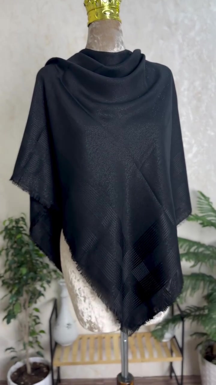 شهرزاد: في كل ليلة حكاية وفي كل حكاية نجات ✨
سكارف (ربطه) قطني لماع
اسود فاحم
حاشية دانتيل 
القياس 130cm 
السعر (٨) الاف 
يوجد توصيل داخل كربلاء 
ولجميع المحافظات 
للطلب والاستفسار مراسلة البيج
او التواصل عبر حساب واتساب ***********
#ريلز #شهرزاد #إكسبلور #شالات #حجابات
