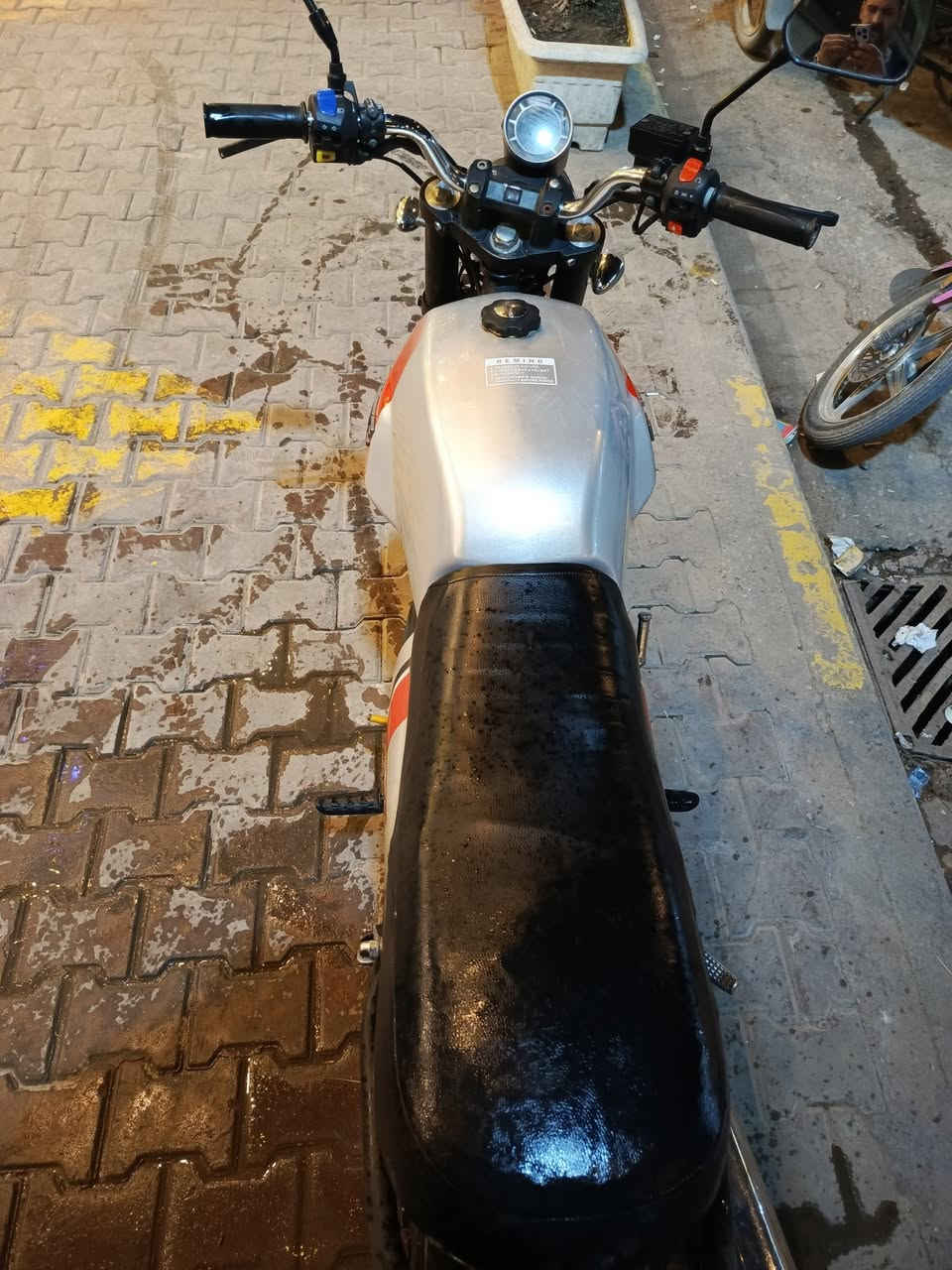 السلام عليكم دايون لايتي موديل 20 اوراق اصولي وصل معرض محرك 200 دراجة نضيفة ماعوزهة كلشي استخدام شخصي مكينة ناعمة مكاني كربلاأ حولي مستشفئ الكفيل رايدهة 1100 خاص ممتواجد فقط اتصال ***********
