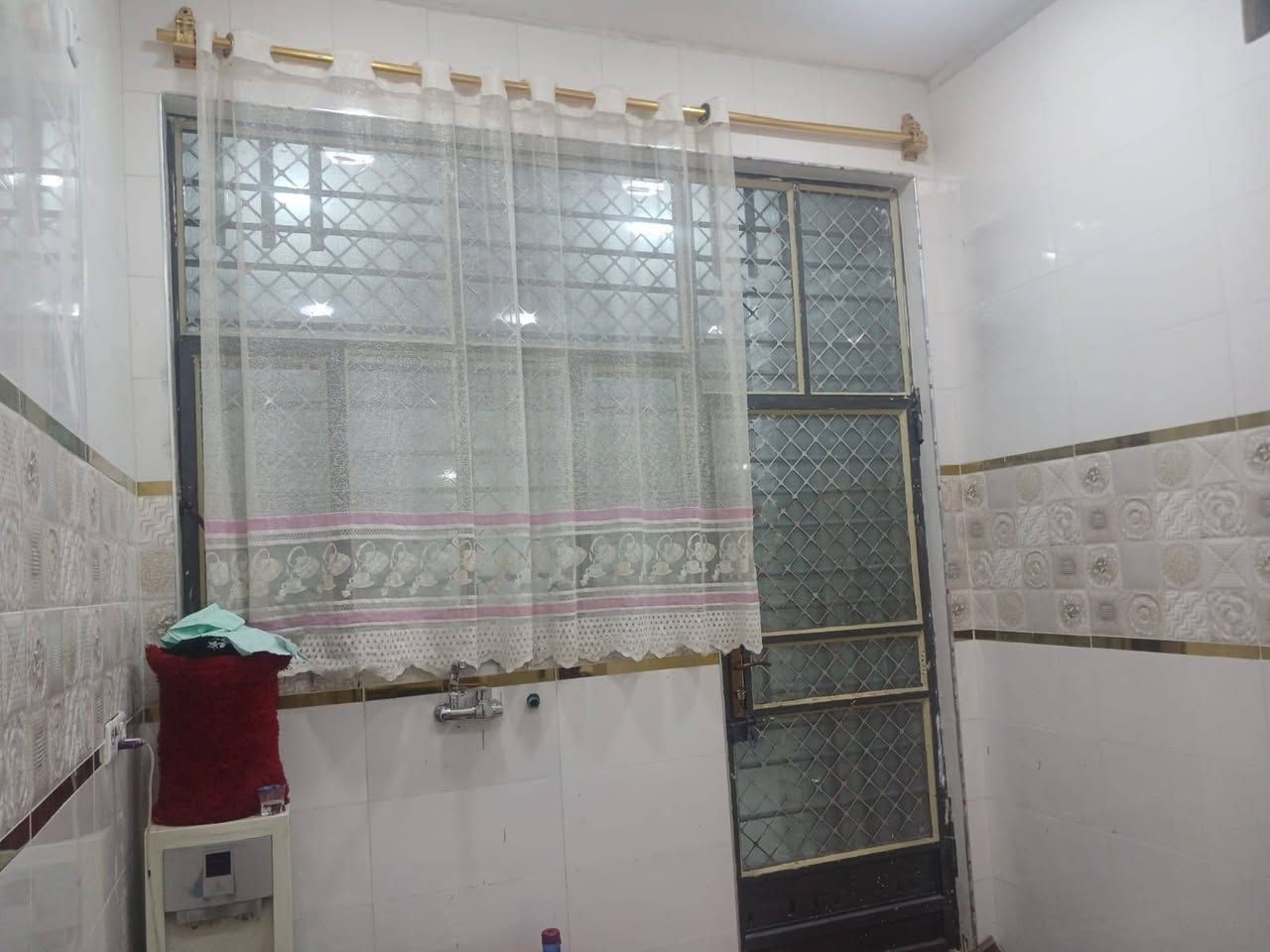 الدار للبيع المساحه ١٥٠متر الواجه ٧نزال ٢١طابقين بي ٣غرف نوم طابو زراعي سند ٢٥جسرديالى شارع الاطفاء خلف دائره الجنسيه هاتف ***********كامل الخدمات
