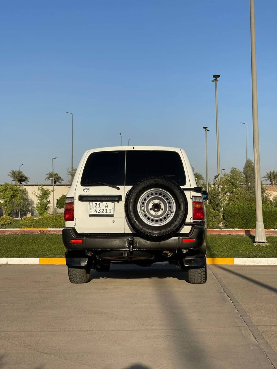 مونيكا  موديل ٢٠٠٠
سياره نضيفه 
٣ قطع صبغ بدون دواخل 
محرك كير شرط عليها منضومه غاز تركي 
رقم اصلي مسطره تريد وكالة تريد تحويل شرط
تخم تايرات جديد سبير تعليك 
٧ راكب 
سعر السياره ١٢٠ وبيها مجال بسيط 
مكان السيارة متواجد اربيل موصل 
رقم:***********
***********
