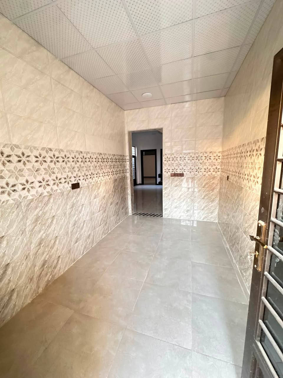 مشتمل للببيع دوانم المعمل
قرب جامع المحمود 
بناء زيرو مساحه 125م طابقين 
4غرف نوم 
شارع تبليط 
للأستفسار 
***********

