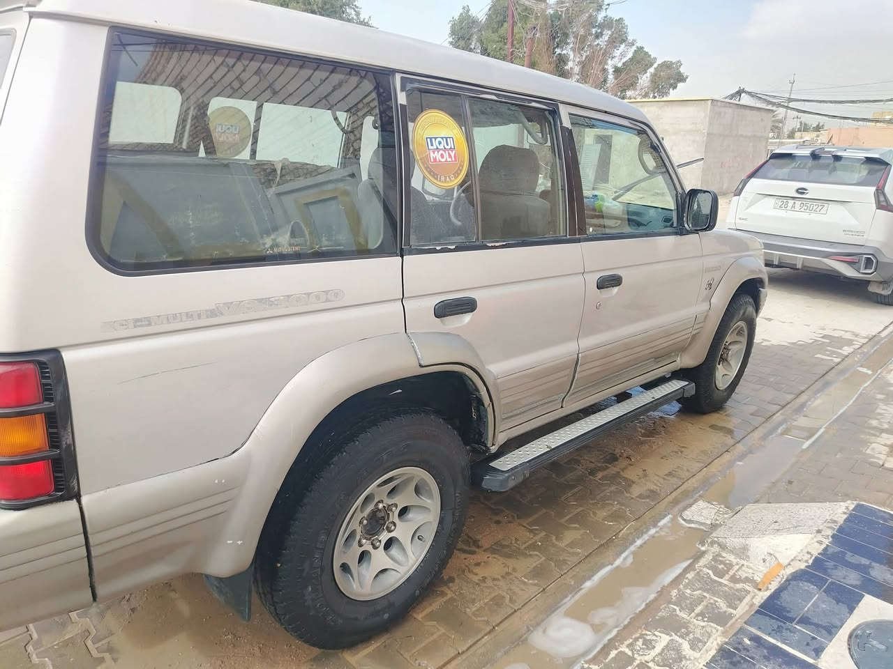 السلام عليكم باجيرو للبيع موديل 2000 محرك بلادي كير عادي رقم اربيل انكليزي السعر 65 وبيه مجال  *********** مكاني كربلاء
