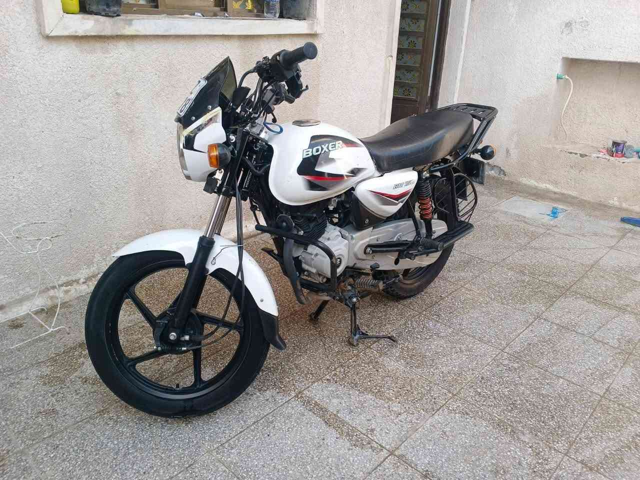السلام عليكم 
 مكلف بلنشر  بوكسر 23 مرقم بأسم صاحبهه دراجه نظيفه سعرهه2100وبيهه مجال مكانهه بغداد الحريه للاستفسار اتصال  ***********
