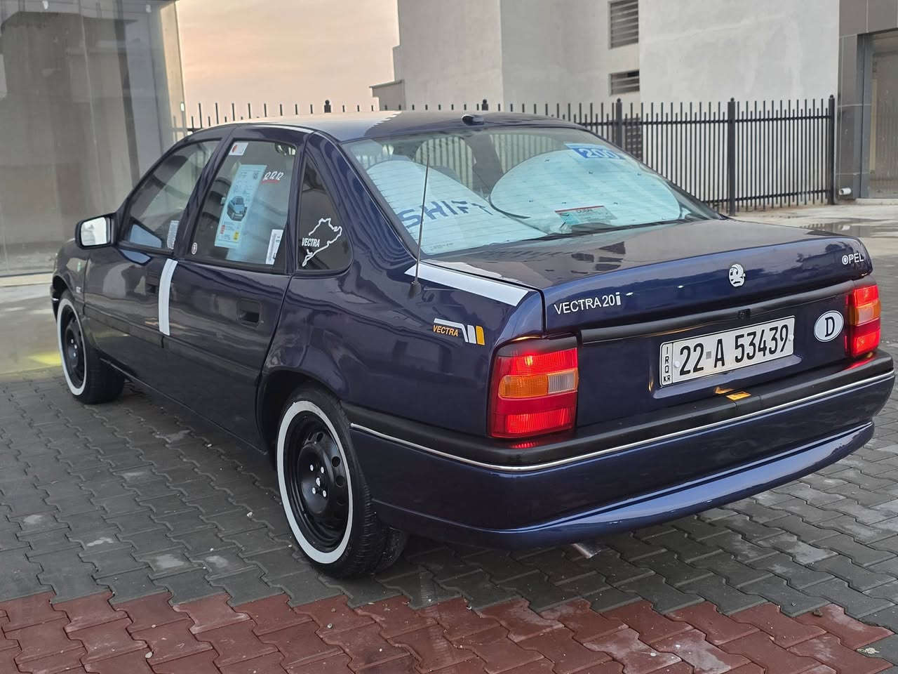 سلام عليكم من رخصة الأدمن المحترم عندي اوبل فكترا المان وضمان لون نيلي موديل 92.كامل امحدث 95.  رقم  كلة جديد.بيهة بطاقة بانزين.محرك حجم 20.كير (اوتماتيك).بشرط لاصرف ولابخار سيارةصبغ عام لل جمالية فقط بدون ضربة كلة ع بيلاد شريكة.بدون خياس.لايتات عدسة زينون ليد امامي قفل مركزي كنترول. سيارة 4اطارات وباتري كلة جديد صدر امامي وخلفي كله جديد كهربائي شغال سيارة جديدة مابي دينار مصرف ترايك وين متريد السعر 48وبيهة مجال كلش بصيط.لل شراي رجاء مو شراي اعبر منشور بكلمة حلوة مكان سيارة كركوك شورجة ملاحظة بدون اقصاط بدون مراوسة فقط ابيع نقد.لل تفاصيل خابر الرقم ***********.
