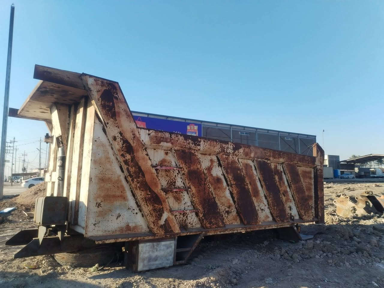 بدي جديد للبيع 5 اونص 
***********
