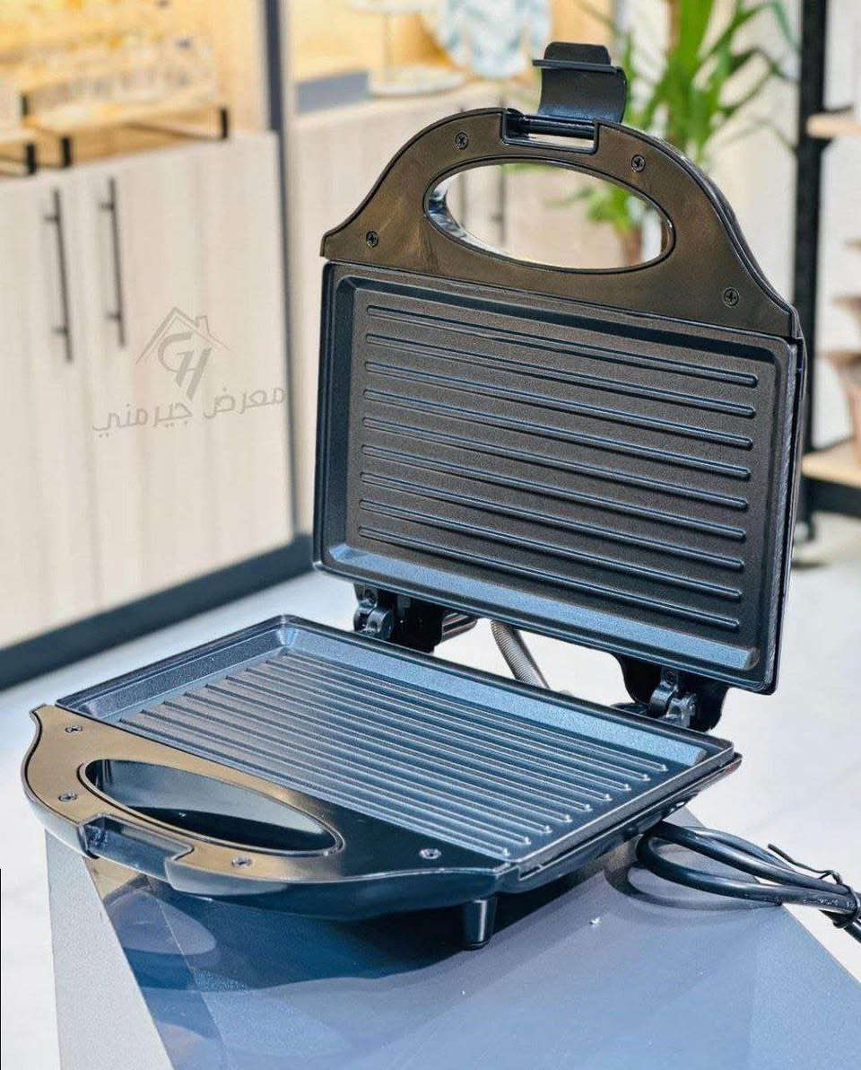 ‏ كابسة صاج كهربائية RAF 
درجة اولى من شركة راف الالمانية🇩🇪
RAF Sandwich Maker
كابسة صاج وساندويش من شركة راف العالمية الحجم الصغير بقوة 850 واط، مما يوفر تسخينًا فعالًا وسريعًا لتحضير الساندويشات في بضع دقائق فقط. تضمن الطاقة العالية تحميصًا متساويًا وشاملًا،

✅ تمتاز بـ:   
-أداء عالي و تسخين سريع
-صفائح مغطاة بطبقة مقاومة للإلتصاق    
-ضوئين إشارة لحالة التشغيل والإطفاء 
-تفتح بزاوية 90 درجة مما يمنح الراحة والسهولة اثناء الاستخدام 
- قفل أمان للحماية اثناء التشغيل
- الطاقة: 850 واط.
- الأبعاد: ارتفاع 27 سم، طول 29 سم، عرض 29 سم.
-سهلة التنظيف والاستخدام
-تسخين من الطرفين الاعلى والاسفل
⚠️لا نتعامل مع المناشئ الرديئة اطلاقاً بل نتعامل مع الماركات العالمية وذات الجودة الممتازة
#الاصلي المنشأ الماني 🇩🇪 💯
 
🚘يوجد خدمة توصيل لجميع محافظات العراق ٤ الاف🚘 عمارة, ميسان


**إذا كنت صاحب هذا الإعلان وتريد حذفه لأي سبب، رجاءا أرسل رسالة إلى الدعم الفني**