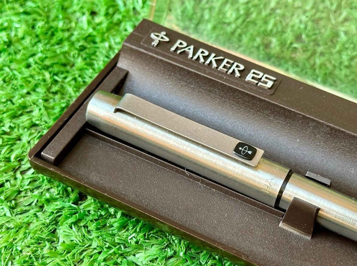 باركر ٢٥ ( PARKR) جاف  
إنكليزي  الصنع  انتاج الثمانينات 
ستل استل - اسود          
 لوك غير مستعمل 
مع العلبه الاصلية    
السعر ٧٥ الف 
للاتصال ***********
