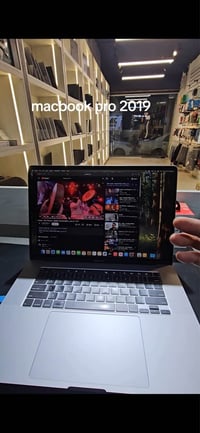 ماك بوك برو • i7 الجيل التاسع • رام 16 جيجا