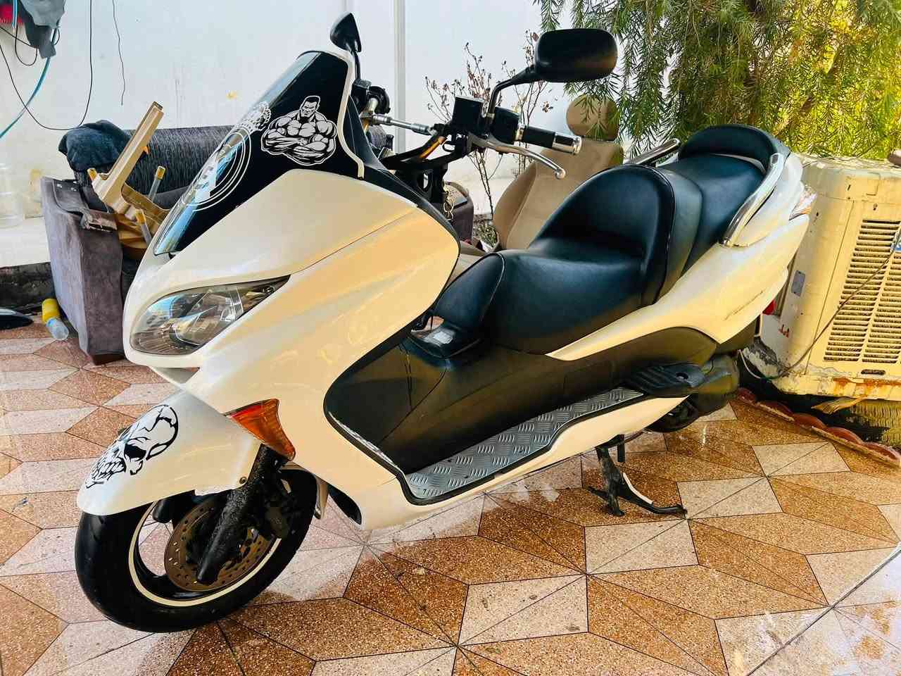 يا آلله 
سلام عليكم للبيع او مراوي  دراجه هوندا فورزه 🏍 🏍  9،0 كرستال آصل مكينه كير جدد مكفولات كير فول موصفات 
كير 4 تحويلات 7 نمر 
بصمه ✅
ستان صفح كهرباء ✅
دوس نيكل ✅
سايد بريك ✅
زوج سماعات بلاد ✅
دبل جكمجه ✅
بكلايتات كرستال لد ✅
كلوب جنطه ✅
بريك أمامي خلفي دسك جدد✅
وصل معرض موجود ✅
لايتات كرستال 
لون  مميز صدفي 💙🖤💚  شذره 
كهربائيات كلها شغاله كيج بانزين كيلو متر رون كيج حماوه كله بلادي ✅
حماوه نص عدل ثابته ليل نهار ☝
دراجه جاهزه على آخر حبايه مابيها نقص برغي نكره سلف  ألسعر (900 ) 💵 ألف وبيها مجال قليل للشراي رجاء ألموشراي لايكسر بحلالي علما دراجه سعرها مناسب مكاني (ديالى الخالص) للستفسار أكثر خاص أو أتصال(***********)  وآتساب موجود
