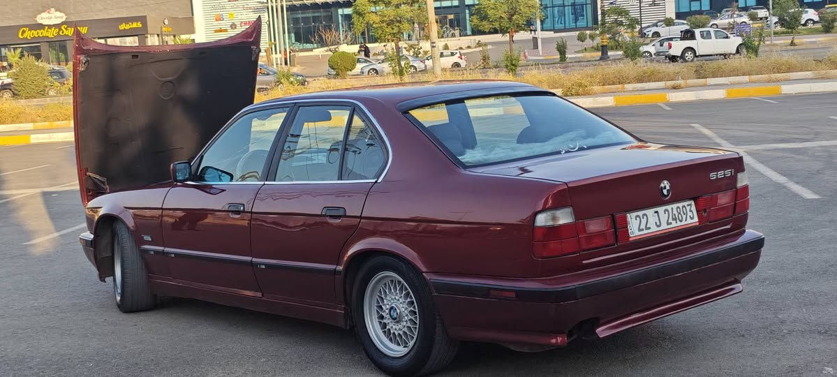 سلام عليكم 
BMW525i🚀

کیر اوتو💯
فتحه سقف🪽
تبريد🥶
صبغ عام جماليه🟥
عليه غرفه حلوه و مرتبه💫
كل شي بيه جديد قطعه قديمه متلكه⚡
تایرات نضيفه .🛞
بجم عريض🏎️
سیاره حلوه و مرتبه ما بيه اي نقص شراي خابرني بيك خير و تدلل📞
***********💬
