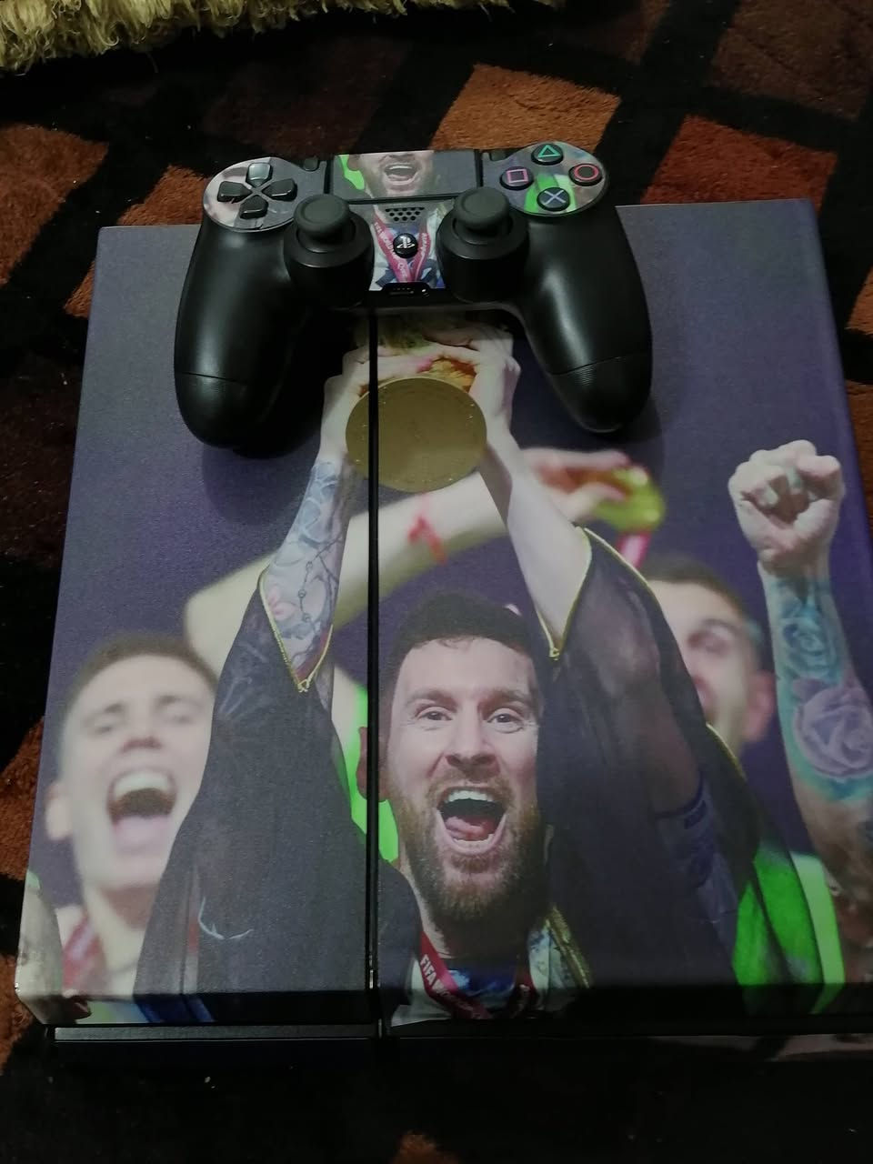 *********** جهاز بلاي 4 مهكر داخل الجهاز 10 العاب سعر 190
