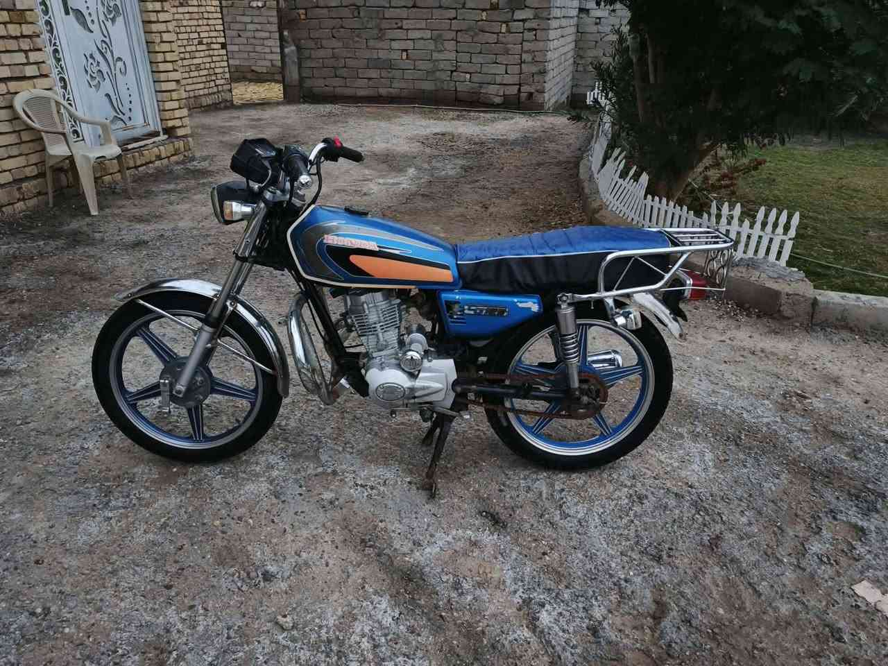 السلام عليكم للبيع بــارت أوراق موديل 20 ؛
 الدراجة جاهزه سلف وكهربائيات شغاله،،، تواير وؤياله جدد،،، دبلات،،، مانقصه برغي مكانه ناصرية مركز ؛
 السعر 600
إتصال ***********
