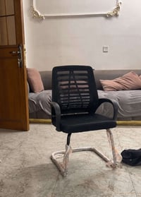 كرسي • استخدام قليل • نضافة ١٠٠٪