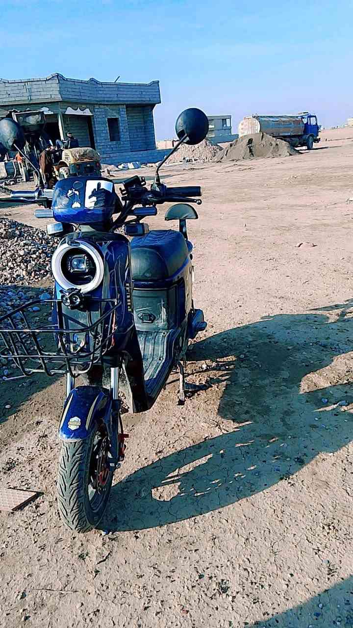 السلام عليكم
موطور شحن R9  للبيع
32 امبير.. 5 بطاريات دبل كبار
الولي الاصلي.. نضافه فول.. مستعمل قليل
تشغيل بصمه +سويج +كرت
لون مميز
دبلات هيدروليك
سرعه 109
اناره ليد.. لايت عالي ناصي زينون

سعر 460 وبي مجال
اتصل /***********
