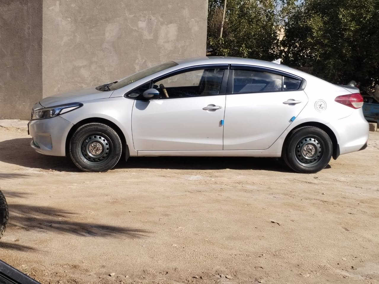 سيراتو ٢٠١٧ اثنين قطع صبغ اثنين تبديل بدون عابر ماشيه ١٦٠ مكينه كير تبريد حداديه شرط السعر ١١٧
***********
