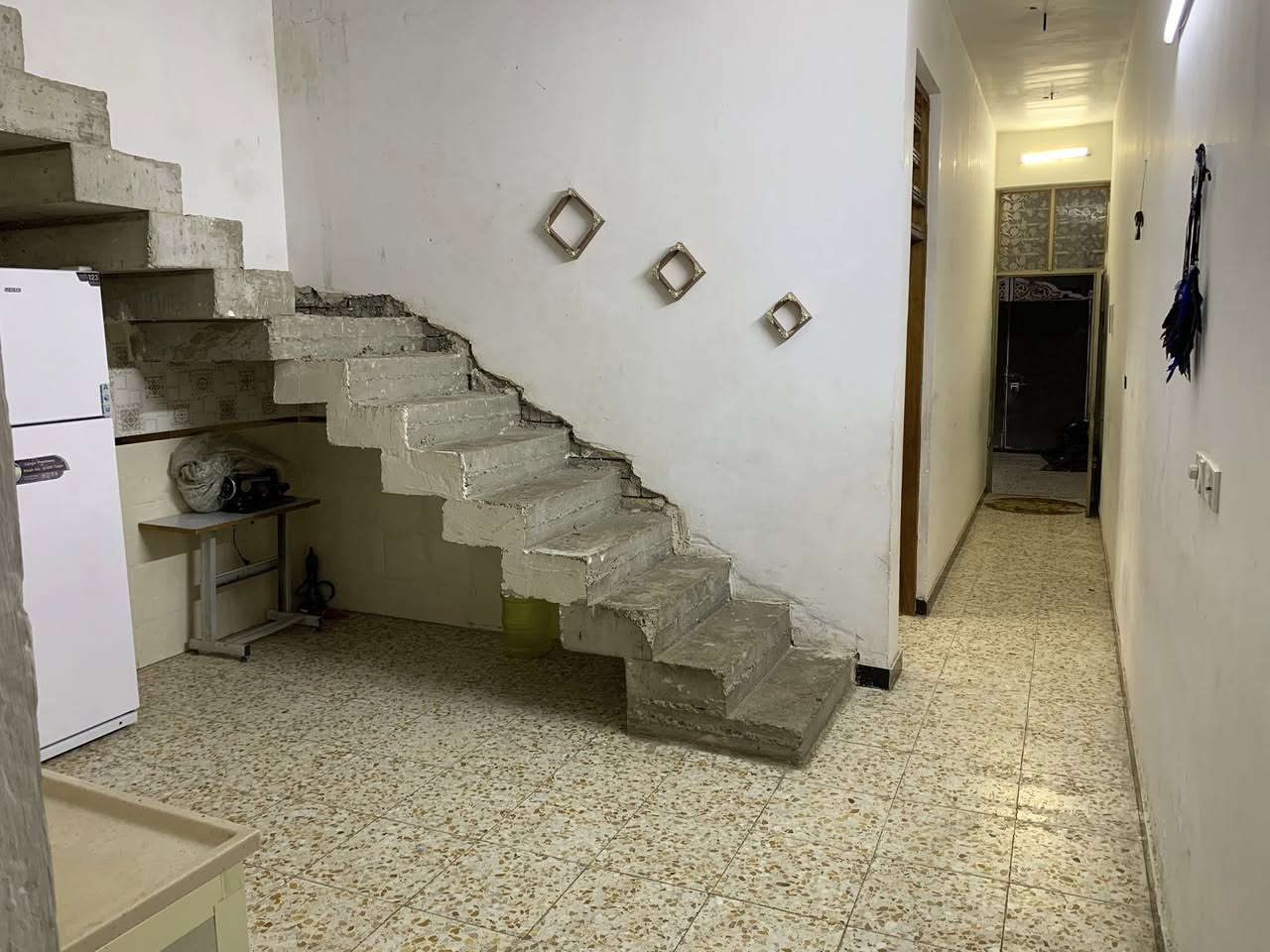 بيت للبيع   مساحه 100 / بغداد حي كوفه شارع صوره او مراوس بگاع مع الفرق
مقاببل عقارات السلطان  ثالث بيت عن شارع الصوره / *********** ستفسار خاص
