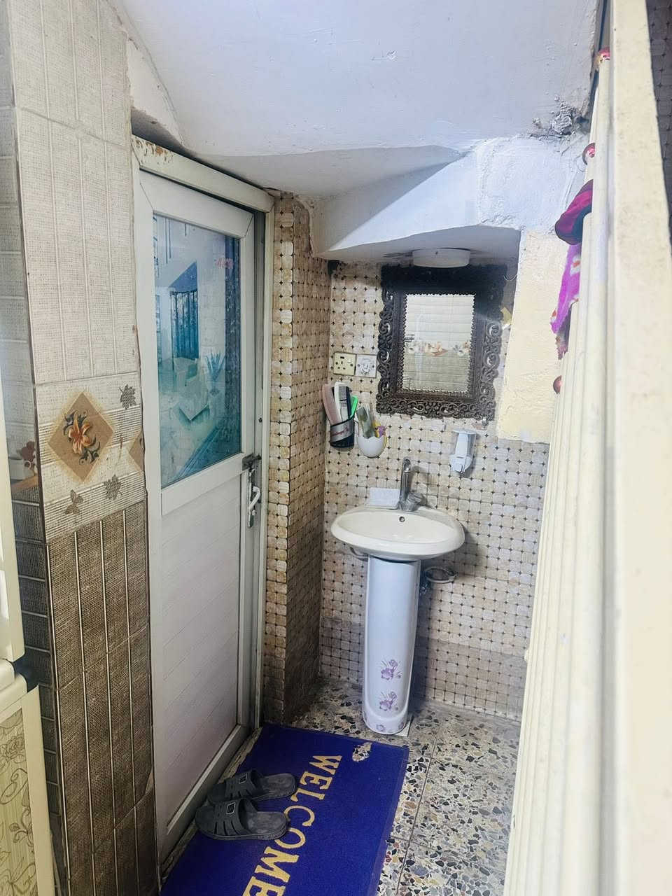 السلام عليكم بيت للبيع منطقة الدسيم بشارع العريض بناء جديد 2016 طابق ونص السعر 60 وبيه محال بسيط ‏ ‭٠٧٧١ ٧٨١ ٩٤٩1
