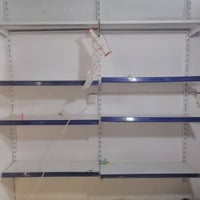 وبركاته.... رفوف للبيع العدد مسطرة عدد9.. و.. 29رف  السعر 160الف وبيه ...