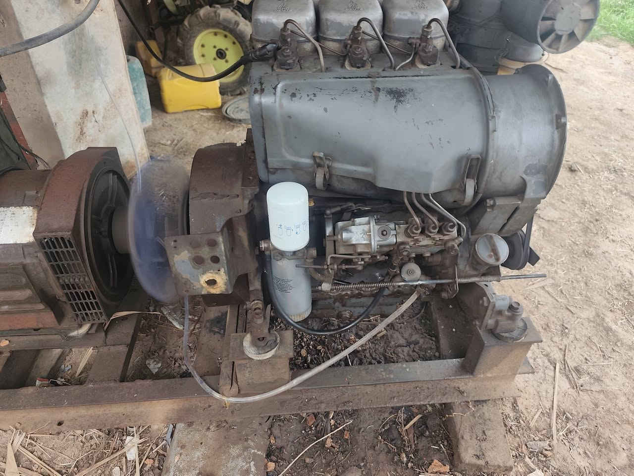 السلام عليكم 
محرك ألماني 3 بستم (ابو الصاروخ) مامفتوح بلادي مال الشركه (بي خيط تبخير بسيط)
مربوط عليه مولده ايطاليه30 كيفي ثري فيز طبعا المولده مال الشركه ما مفتوحه
للتواصل ***********  ***********
