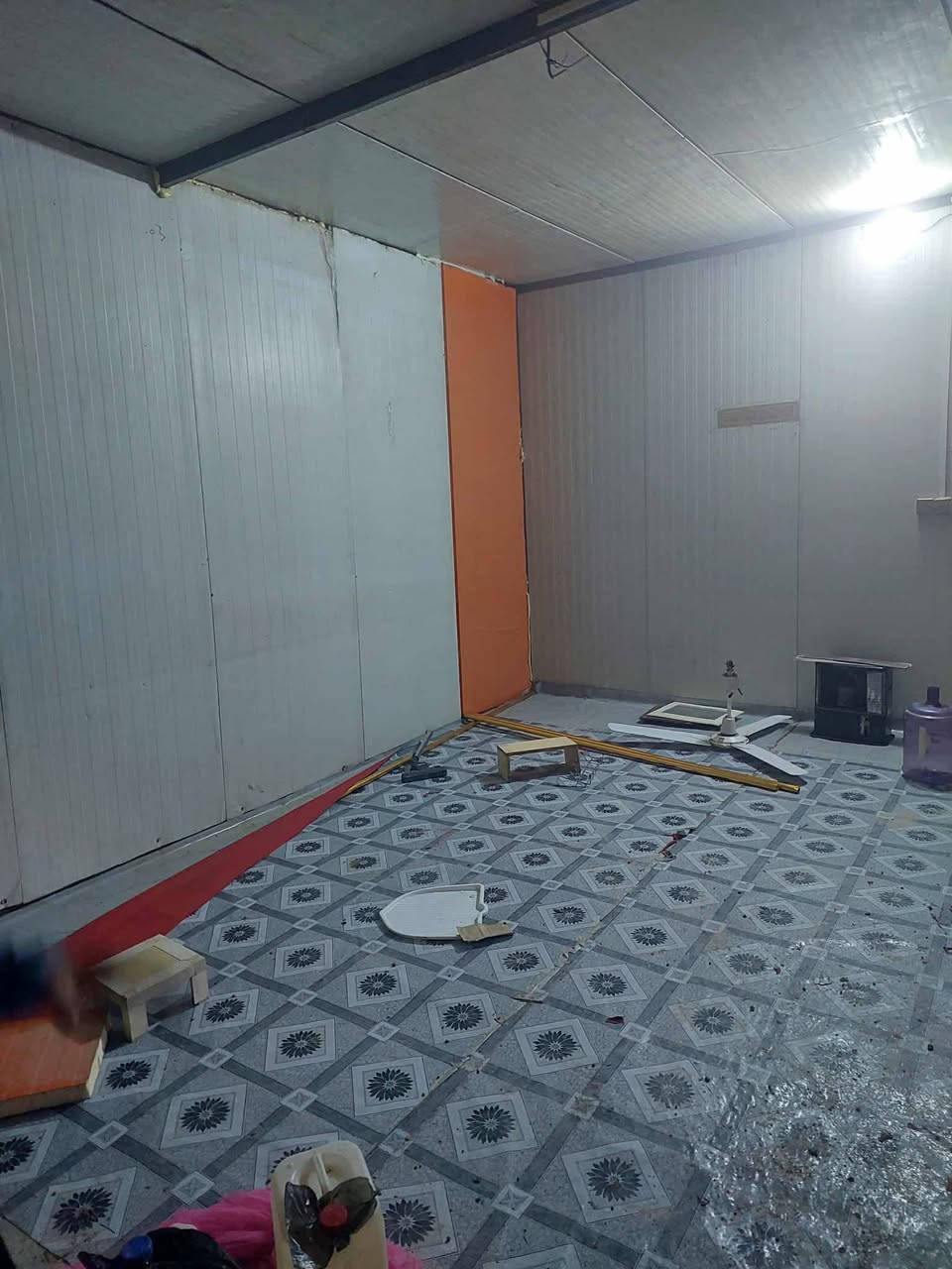 غرف نوم عدد 2 مطبخ صحيات داخلي حمام داخلي هول كلدور عنوان بابل حي الامام قرب مسجد  الرحمان ***********=***********
