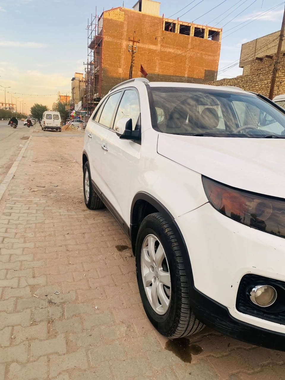 السلام عليكم للبيع سياره سورنتو خليجي موديل 2012 رقم شمالي مواصفات مري شفط تحكم ستيرن شاير مري مكينه 4 سلندر تلاث قطع تبريد 7راكب شاشه السياره بيه فقط صبغ حزام 
السياره احله من الصوره مكينه خير من الله 
السعر 135وبيه مجال مكانه كربلاء رقم الهاتف ***********
