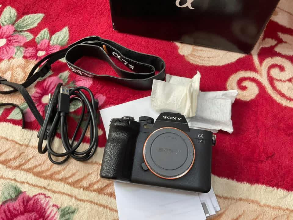 سوني a74 نظيفه اخت الجديد
الشتر 5k عدسه 28-70 سيكما ارت 

فتحة 2-8 السعر مليونين و 850 الف 

مكاني بابل 

***********
