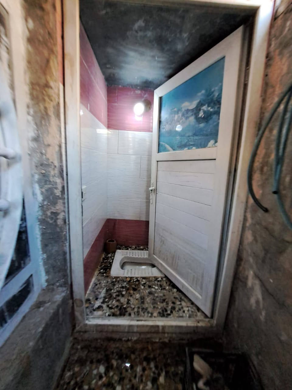 عندي بيت رهنيه 50متر قاطين
مدخلين استقبال و مطبخ حمام توليت داخلي وخارجي غرفه نوم كبيره 
البيت جديد وجاهز للسكن رهنيه 20 مليون واجار 100الف 
وقابل للتفاوض *********** بي واتساب 
العنوان الشعله شارع ابو طياره الشارع مقرنص
