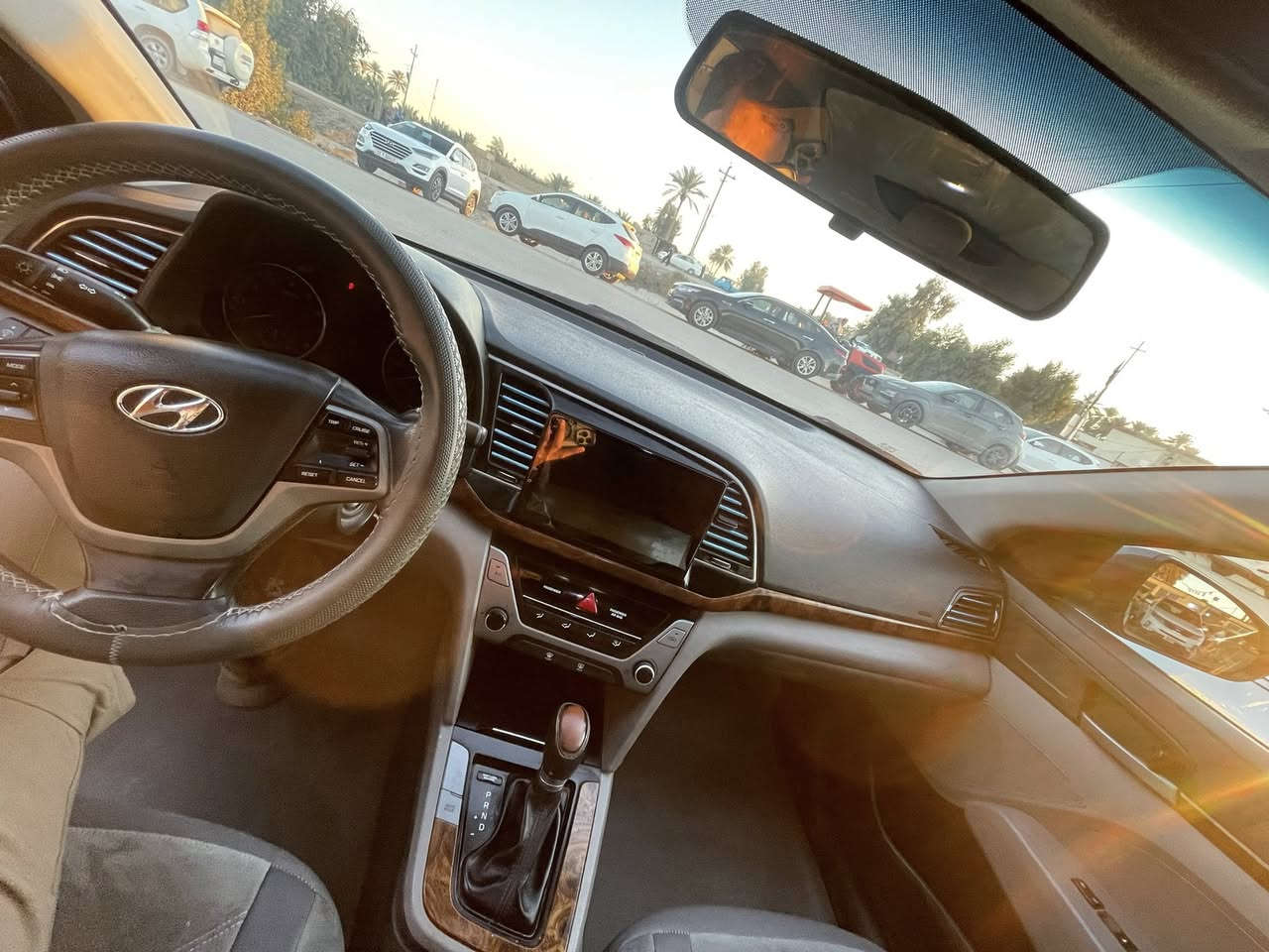 النترا 17  امريكي مكينة 2000
دوش

بدون حادث فقط دعامية 

مكفولة السيارة 130 بيه مجال

واتساب ***********
