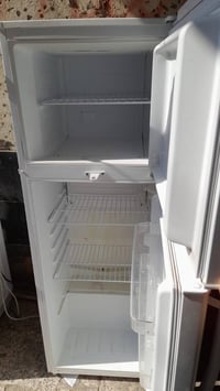 ثلاجة المتين 8 قدم جديده مستعملة قليل جدا للبيع   200الف فقط....شرط ال...