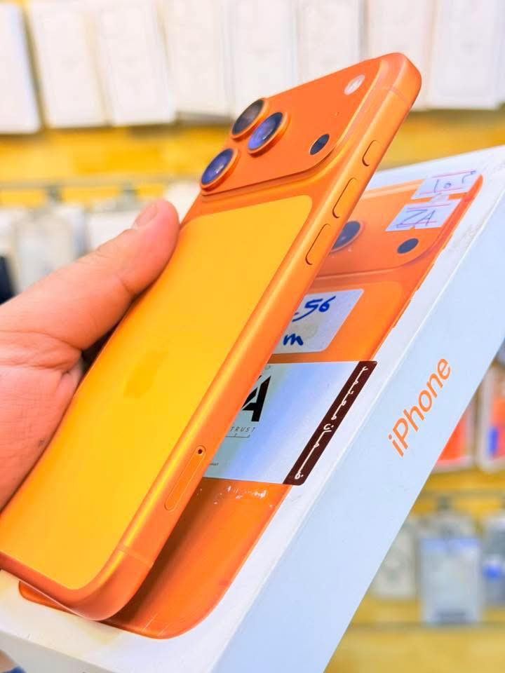 ايفون 17برو ماكس ذاكره 256بطاريه 100‎%‎مشحون 18مره جهاز اخو جديد زلغ واحد مابي وتر بروف جهاز بمعنه كلامه نضيف هوه جديد سوه نسخت سيم كارت داخل ضمان وكاله سنه كامله 
سعر 2050الف قفله من الاخير 
بغداد البياع 

***********
