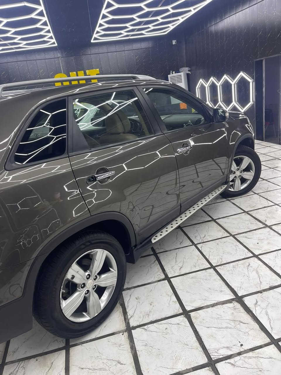 ✨✨لمعرفة السعر اكتب تعليق رقم 1  ويوصلك برسالة  💌

  ✨كيا سورنتو موديل 2013 وارد امريكي ✨ 
 رقم بغداد الانكليزي تحويل مباشر 
اخت الزيرو ماشيه 40 الف فقط بحالة الوكالة نظيفه جدا
 صبغ فقط بنيد وجاملغ وقطعتين كلير محرك  والكير شرط الفحص صيانه دوريه استخدام شخصي سياره بوضع الوكالة 
 حداديه خلفي امامي كلشي جديده بسعر جدا جدا مناسب 

🪄المواصفات 🪄
✨4سلندر  
🪄5 راكب
🪄كشنات جلد
🪄تبريد  مركزي ثلج ⛄️❄️
🪄بصمة تشغيل 
🪄ابواب بصمة
🪄مرايات شفط مع اشاير  
🪄علامة سورنتو بالدوسات ضوئيه
🪄حساسات امامي
🪄حساسات خلفي
🪄5 ويل كروم حجم 19
🪄شاشة
🪄فول تحكم ستيرن 
🪄زنون عالي  ناصي 
🪄كشن السايق ولراكب كهربائي
🪄كامرة  خلفية
🪄تطعم صاج داخل السيارة 
🪄شاشه كار بلي 
🪄منفذ شحن USB
مكان السيارة 📍بغداد - المنصور 
رقم صاحب السيارة للتواصل والاستفسار 
☎️‪0771 008 6355
