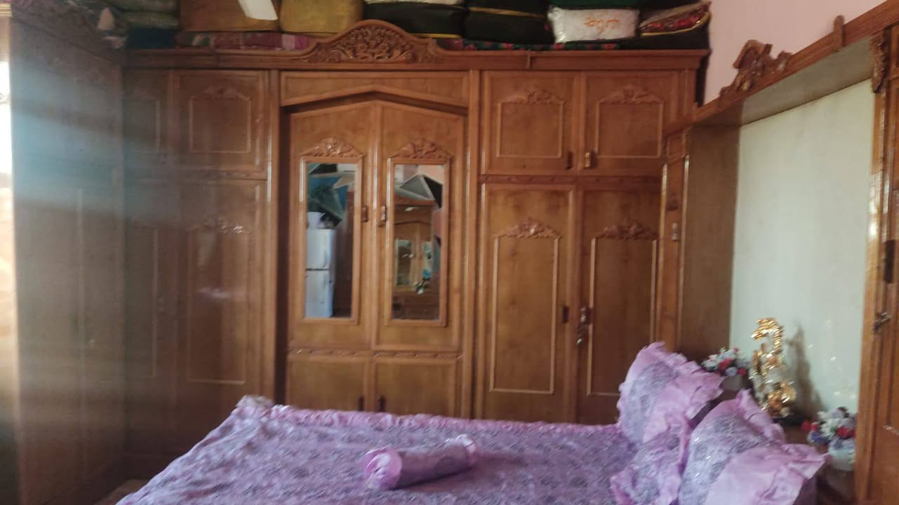 السلام عليكم غرفه للبيع مستعمله صاره شهرين الغرفه تسكام***********
