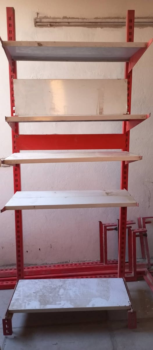 رفوف تركيب ثقيل عرض 1م عدد 7سعر المتر 55 ألف يركب واحد بالآخر تركب الرف حسب القياس المراد العنوان بغداد العبيدي للاتصال ***********
