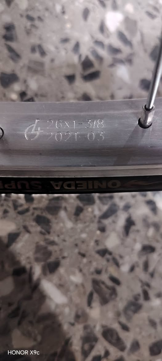 سلام عليكم باسكل لبيع جديد ما مستعمل قليل صارلي اسبوع من اخذتة محتاح الفلوس مستعجل علة بيعتة مكفول من الشخوط سعر 130 و بي مجال بيك خير و تدلل الرقم ***********
